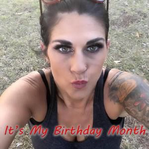 Meet your Posher, Danae